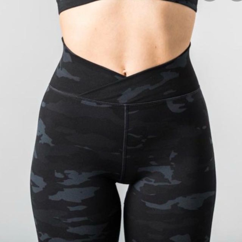 Alphalete camo leggings